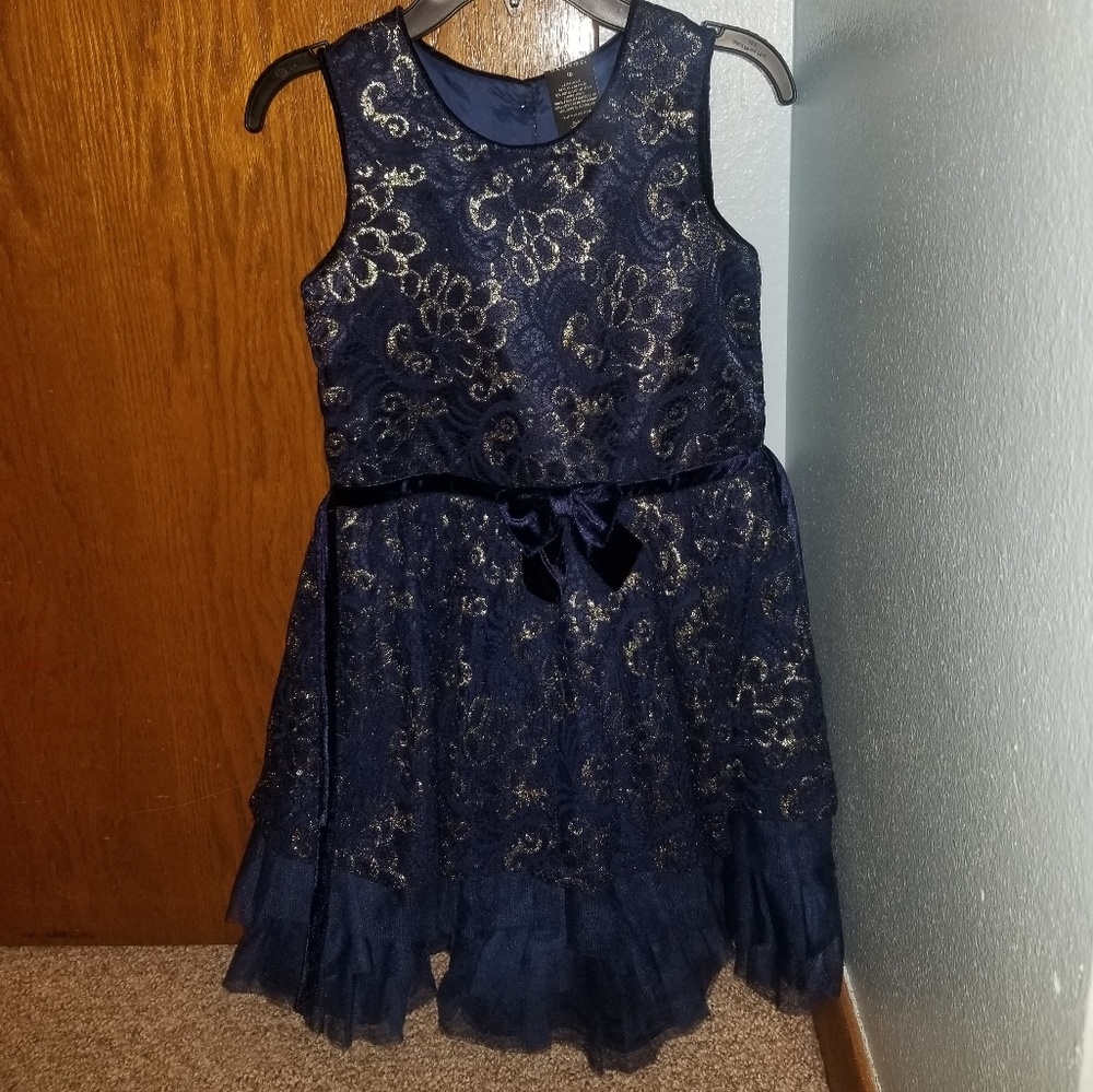 Dress - Picture 2 of 8